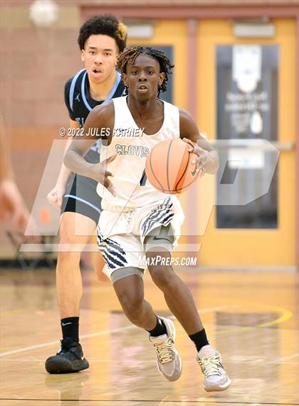 Thumbnail 2 in Clovis East vs De La Salle North Catholic (Tarkanian Classic) photogallery.