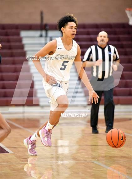 Thumbnail 2 in Clovis East vs De La Salle North Catholic (Tarkanian Classic) photogallery.