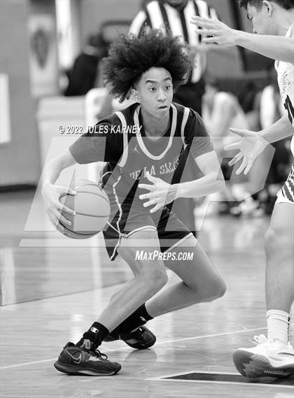Thumbnail 2 in Clovis East vs De La Salle North Catholic (Tarkanian Classic) photogallery.