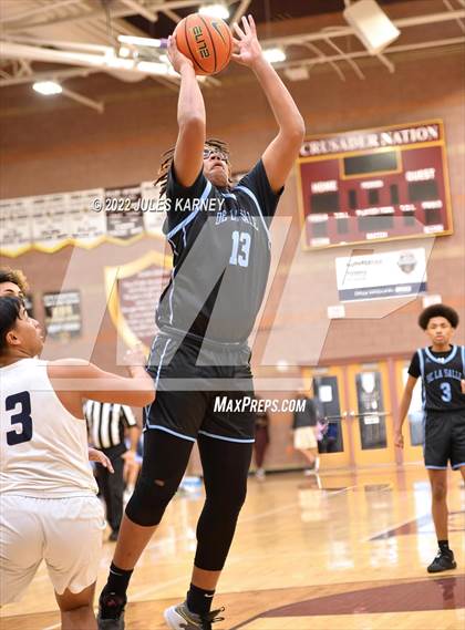 Thumbnail 1 in Clovis East vs De La Salle North Catholic (Tarkanian Classic) photogallery.