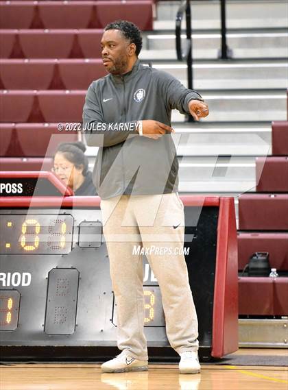 Thumbnail 2 in Clovis East vs De La Salle North Catholic (Tarkanian Classic) photogallery.