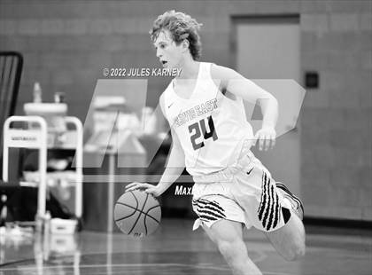 Thumbnail 3 in Clovis East vs De La Salle North Catholic (Tarkanian Classic) photogallery.