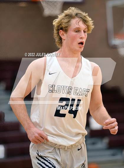 Thumbnail 1 in Clovis East vs De La Salle North Catholic (Tarkanian Classic) photogallery.