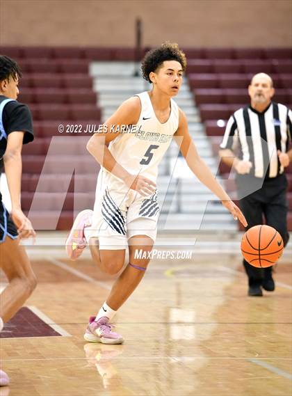 Thumbnail 1 in Clovis East vs De La Salle North Catholic (Tarkanian Classic) photogallery.