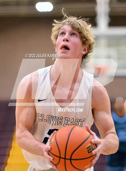 Thumbnail 1 in Clovis East vs De La Salle North Catholic (Tarkanian Classic) photogallery.