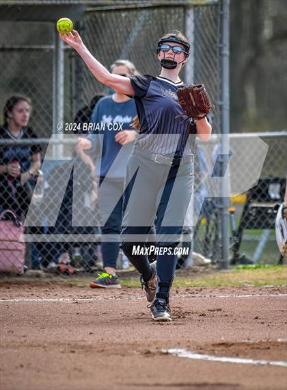 Thumbnail 1 in Green Forest vs Jasper (Big Cat Classic) photogallery.