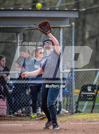 Thumbnail 2 in Green Forest vs Jasper (Big Cat Classic) photogallery.