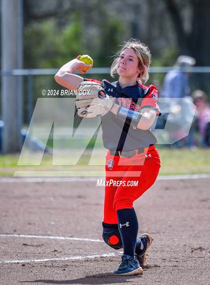 Thumbnail 2 in Green Forest vs Jasper (Big Cat Classic) photogallery.