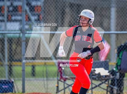 Thumbnail 2 in Green Forest vs Jasper (Big Cat Classic) photogallery.