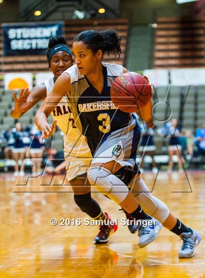 Thumbnail 3 in Independence vs. Bakersfield (CIF CS D2 Final) photogallery.