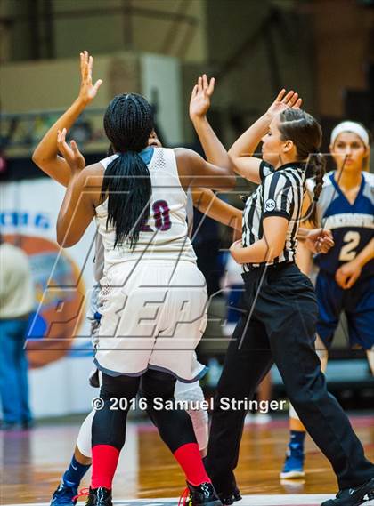 Thumbnail 2 in Independence vs. Bakersfield (CIF CS D2 Final) photogallery.