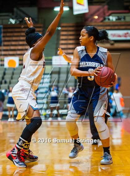 Thumbnail 2 in Independence vs. Bakersfield (CIF CS D2 Final) photogallery.