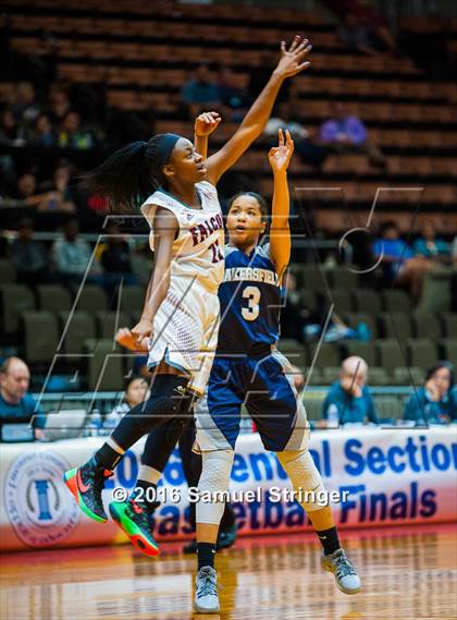 Thumbnail 2 in Independence vs. Bakersfield (CIF CS D2 Final) photogallery.