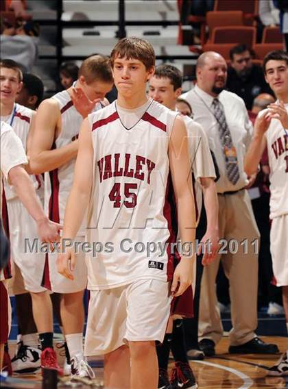 Thumbnail 2 in Classical Magnet vs Valley Regional (CIAC Class S Final) photogallery.