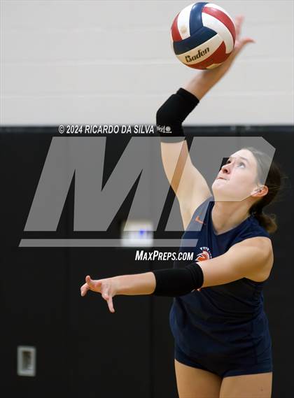 Thumbnail 2 in Jordan vs Seven Lakes photogallery.