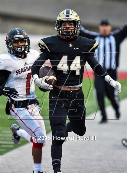 Thumbnail 3 in Quanah vs. Seagraves (UIL 2A Regional) photogallery.
