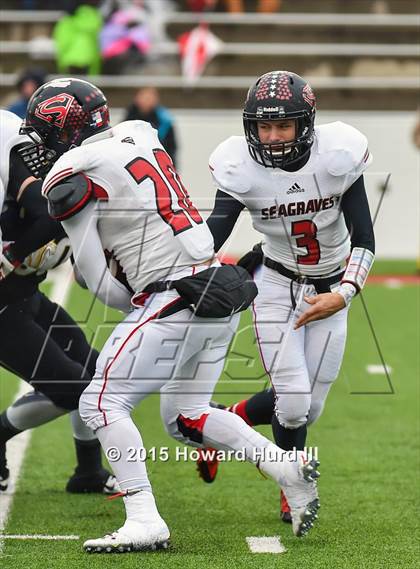 Thumbnail 1 in Quanah vs. Seagraves (UIL 2A Regional) photogallery.