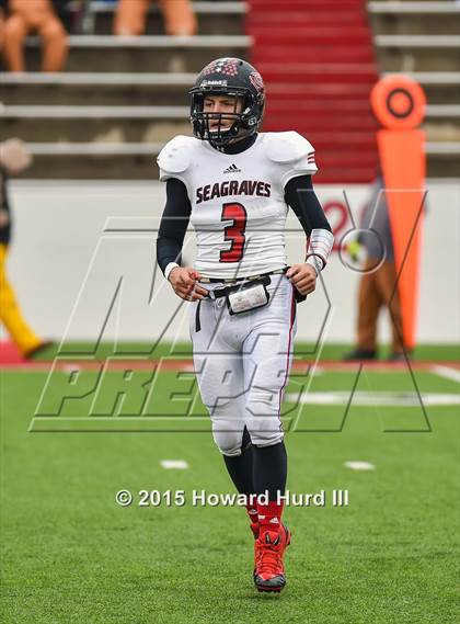 Thumbnail 3 in Quanah vs. Seagraves (UIL 2A Regional) photogallery.
