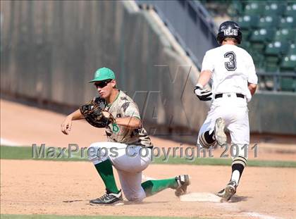Thumbnail 2 in Rider vs. Brenham (UIL 4A State Semifinal) photogallery.