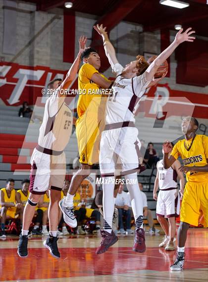 Thumbnail 3 in El Camino vs Point Loma (Lions Club Classic) photogallery.