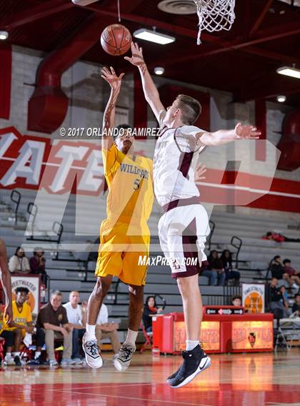 Thumbnail 1 in El Camino vs Point Loma (Lions Club Classic) photogallery.