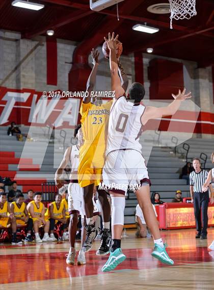 Thumbnail 3 in El Camino vs Point Loma (Lions Club Classic) photogallery.