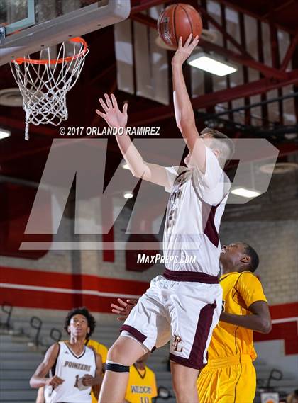 Thumbnail 1 in El Camino vs Point Loma (Lions Club Classic) photogallery.