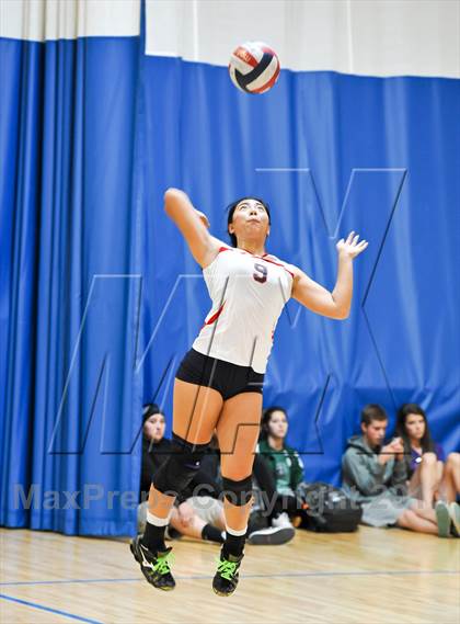 Thumbnail 1 in La Salle vs. O'Connor (Nike Tournament of Champions) photogallery.