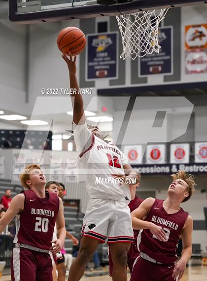 Thumbnail 2 in North Central vs. Bloomfield (Sneakers for Santa Shootout) photogallery.