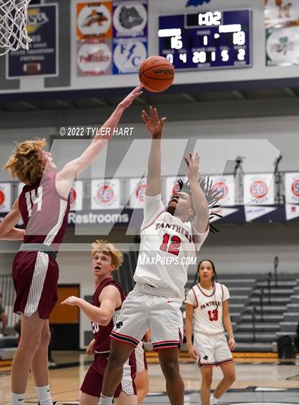 Thumbnail 3 in North Central vs. Bloomfield (Sneakers for Santa Shootout) photogallery.