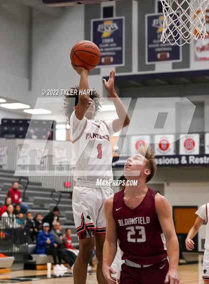 Thumbnail 3 in North Central vs. Bloomfield (Sneakers for Santa Shootout) photogallery.