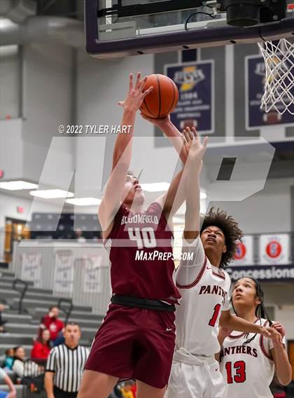 Thumbnail 2 in North Central vs. Bloomfield (Sneakers for Santa Shootout) photogallery.