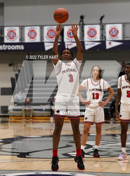 Thumbnail 2 in North Central vs. Bloomfield (Sneakers for Santa Shootout) photogallery.