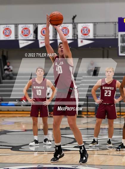 Thumbnail 2 in North Central vs. Bloomfield (Sneakers for Santa Shootout) photogallery.