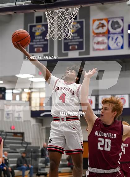 Thumbnail 3 in North Central vs. Bloomfield (Sneakers for Santa Shootout) photogallery.