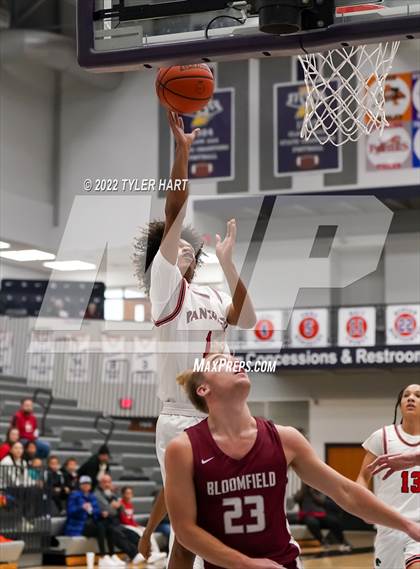 Thumbnail 2 in North Central vs. Bloomfield (Sneakers for Santa Shootout) photogallery.
