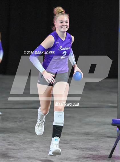 Thumbnail 1 in Sunrise Mountain vs. Horizon (AIA 5A Final) photogallery.