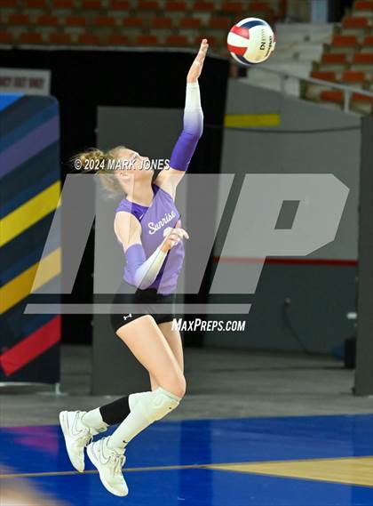 Thumbnail 1 in Sunrise Mountain vs. Horizon (AIA 5A Final) photogallery.