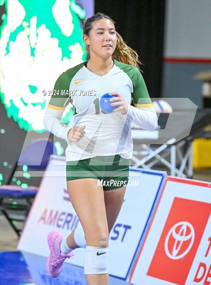 Thumbnail 1 in Sunrise Mountain vs. Horizon (AIA 5A Final) photogallery.