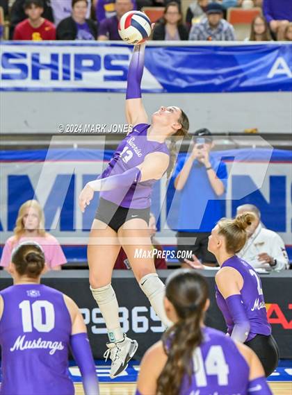 Thumbnail 1 in Sunrise Mountain vs. Horizon (AIA 5A Final) photogallery.