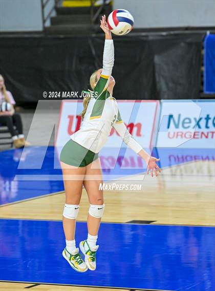 Thumbnail 3 in Sunrise Mountain vs. Horizon (AIA 5A Final) photogallery.