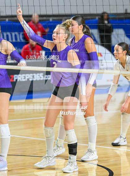 Thumbnail 1 in Sunrise Mountain vs. Horizon (AIA 5A Final) photogallery.