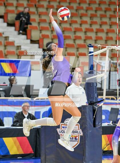 Thumbnail 1 in Sunrise Mountain vs. Horizon (AIA 5A Final) photogallery.