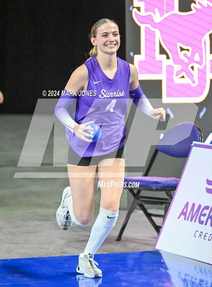 Thumbnail 1 in Sunrise Mountain vs. Horizon (AIA 5A Final) photogallery.