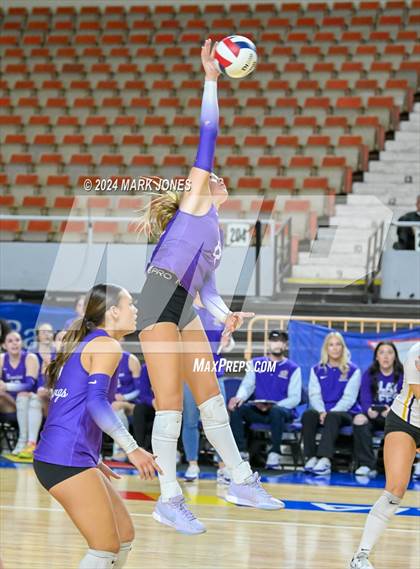 Thumbnail 2 in Sunrise Mountain vs. Horizon (AIA 5A Final) photogallery.