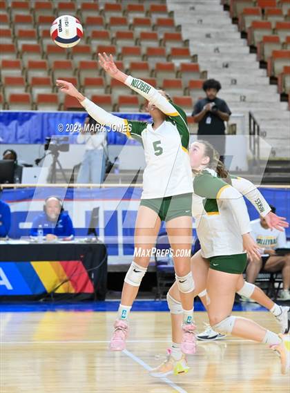 Thumbnail 1 in Sunrise Mountain vs. Horizon (AIA 5A Final) photogallery.