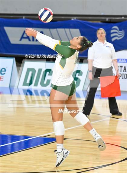 Thumbnail 1 in Sunrise Mountain vs. Horizon (AIA 5A Final) photogallery.