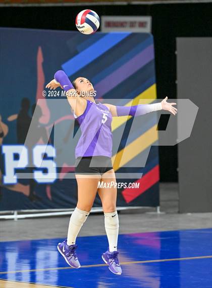 Thumbnail 1 in Sunrise Mountain vs. Horizon (AIA 5A Final) photogallery.