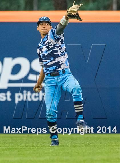 Thumbnail 3 in Valley Christian vs. Huntington Beach photogallery.