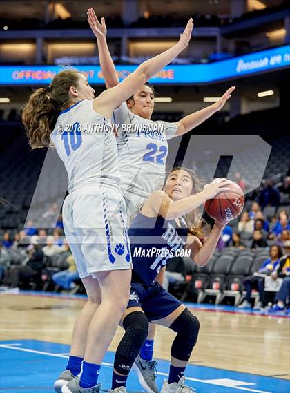 Thumbnail 3 in Rolling Hills Prep vs. Woodside Priory (CIF State D4 Final) photogallery.